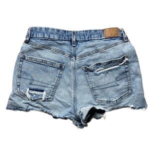 American Eagle Curvy Relaxed Cut Off Shorts Light Wash Size 6